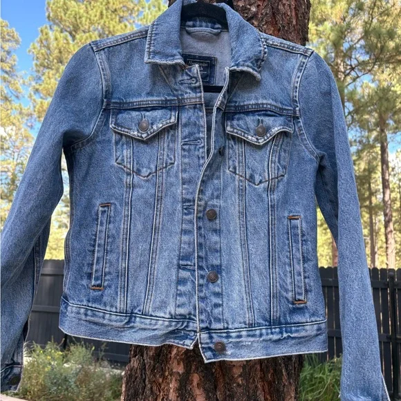 Abercrombie & Fitch Blue Denim Jacket with Brown Patch English paper piecing. - Picture 5 of 6